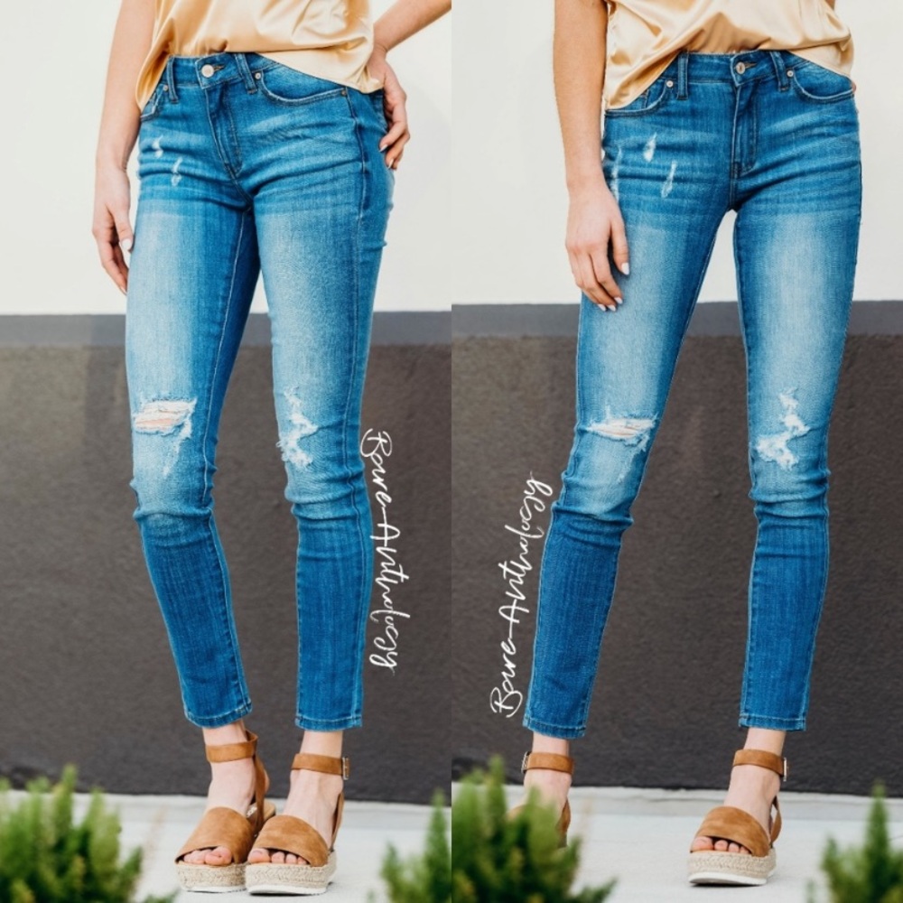 Distressed Stretch Skinny Jeans 👖 ❤️